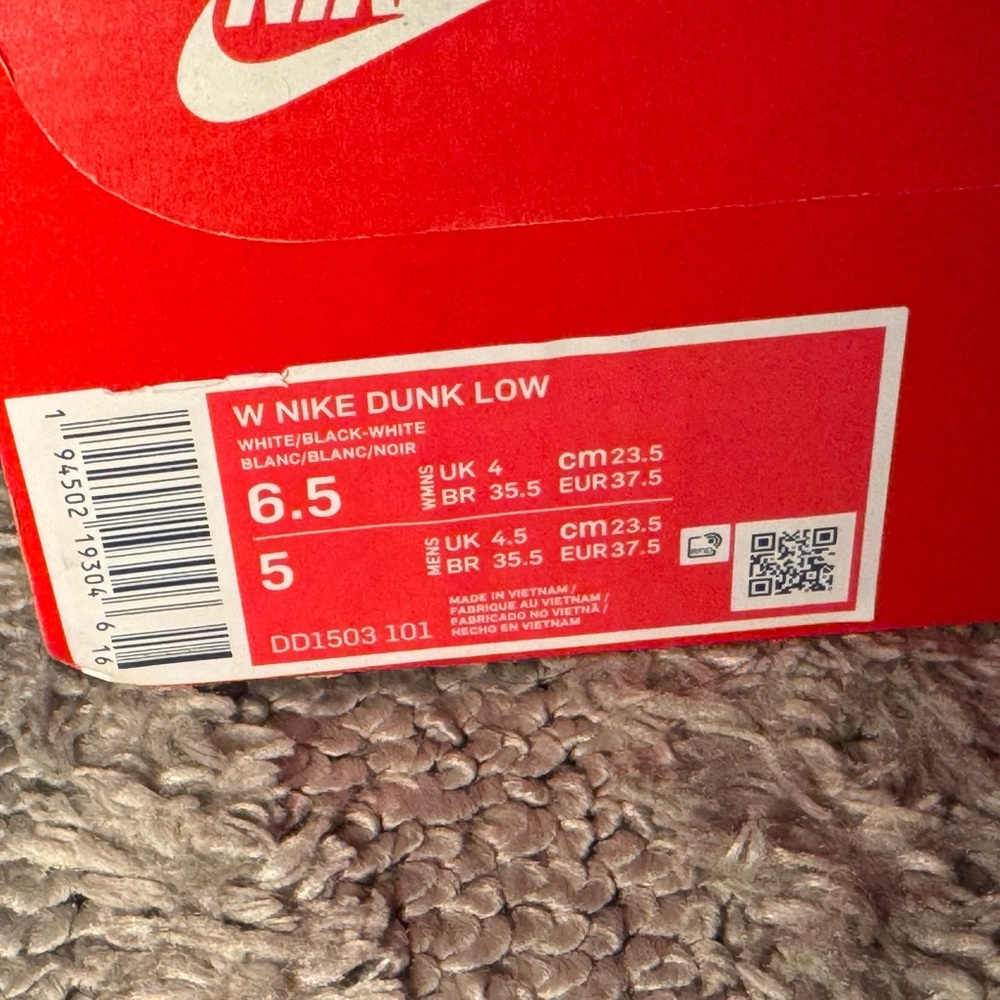 Nike Dunks - image 2